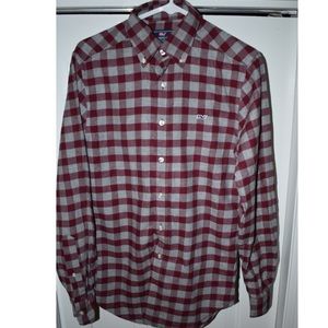 Men’s Vineyard Vines button down shirt